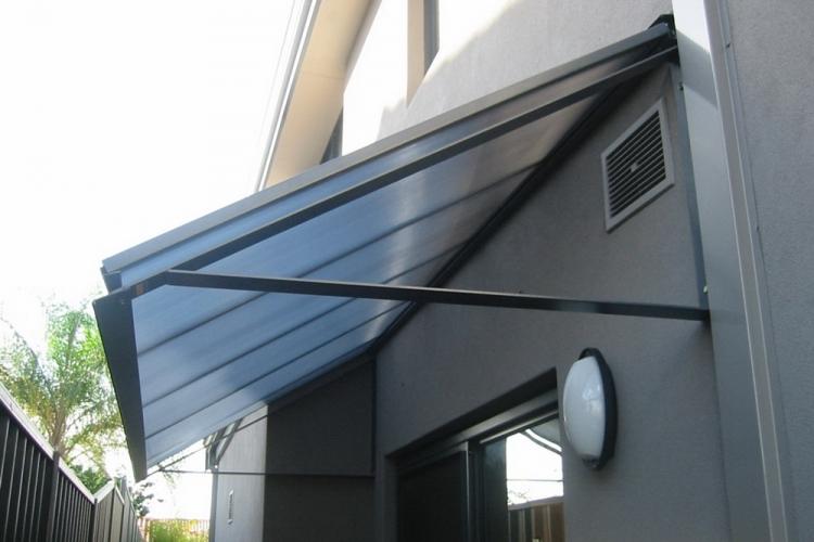 Visière à faire soi-même au-dessus du porche - idées de photos