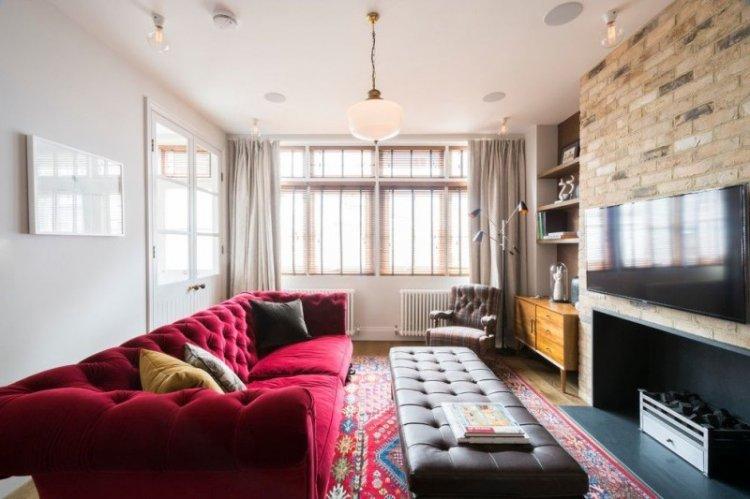 Couleur rouge à l'intérieur du salon - photo