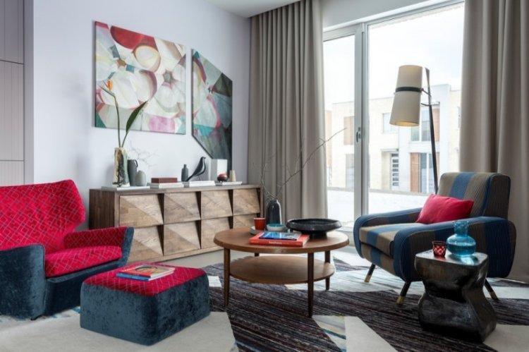 Couleur rouge à l'intérieur du salon - photo