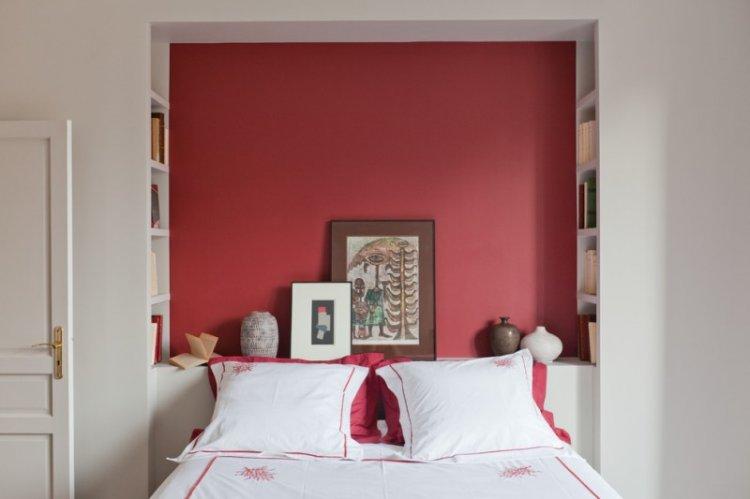Couleur rouge à l'intérieur de la chambre - photo