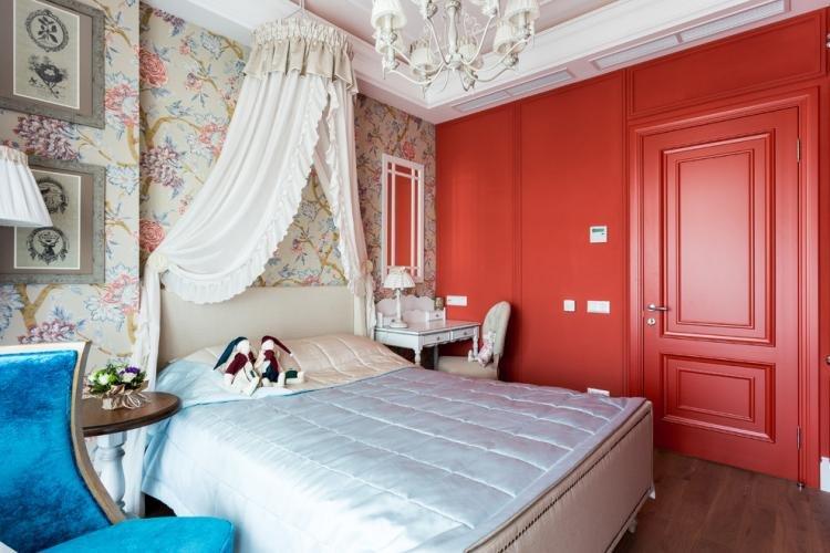 Couleur rouge à l'intérieur de la chambre - photo