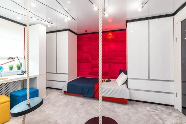 Couleur rouge à l'intérieur de la chambre des enfants - photo