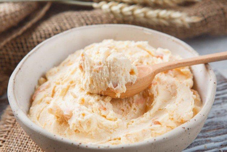 Crème au beurre de lait aux abricots secs pour un gâteau biscuit - recettes