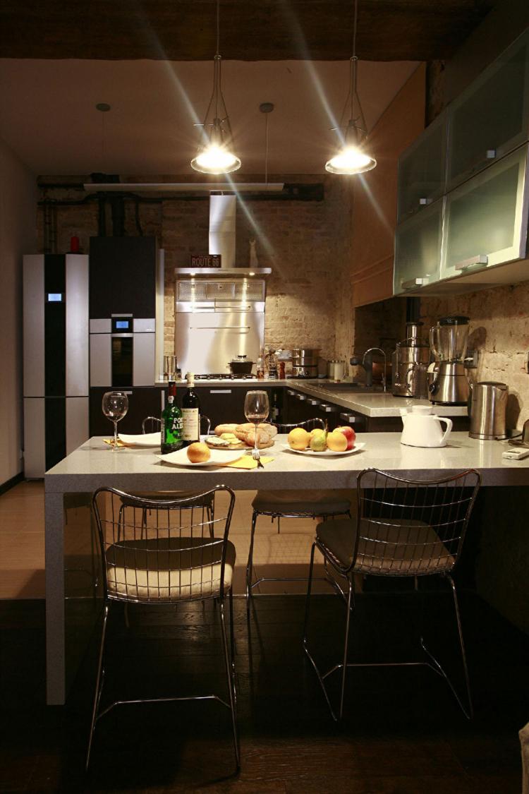 Appartement vivant dans le style loft - design d'intérieur