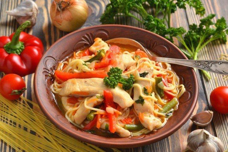 Lagman classique dans une mijoteuse - recettes