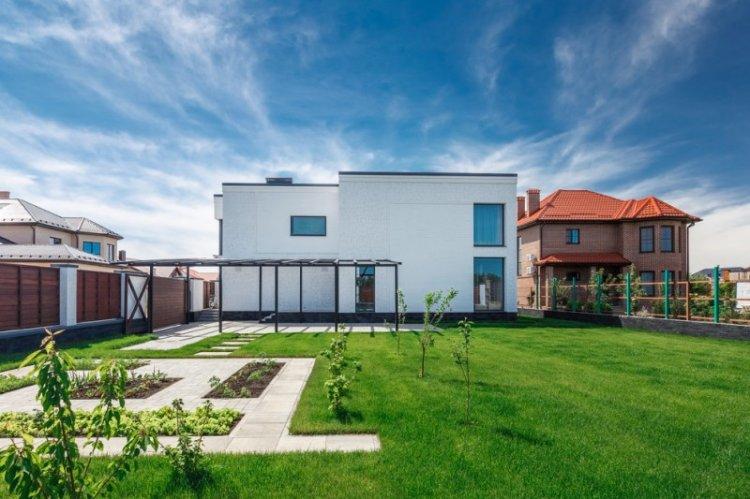 Moderne et minimalisme - Styles d'aménagement paysager d'un chalet d'été