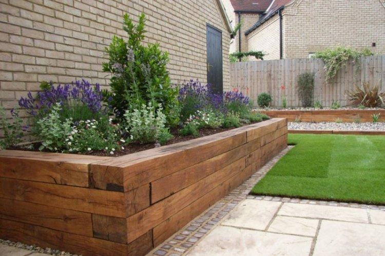 Pelouses et parterres de fleurs - Aménagement paysager de la zone suburbaine photo