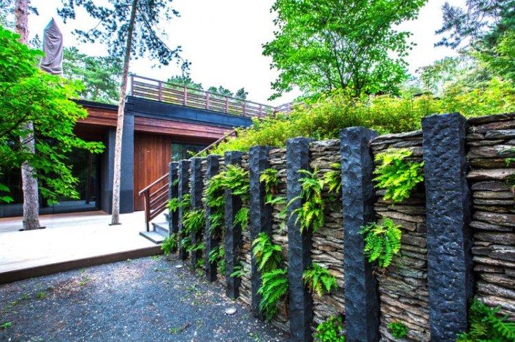 Clôture - Aménagement paysager de la zone suburbaine photo