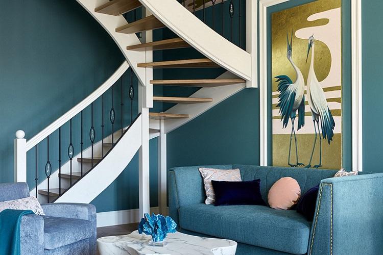 Escaliers menant au deuxième étage - photos d'intérieurs réels