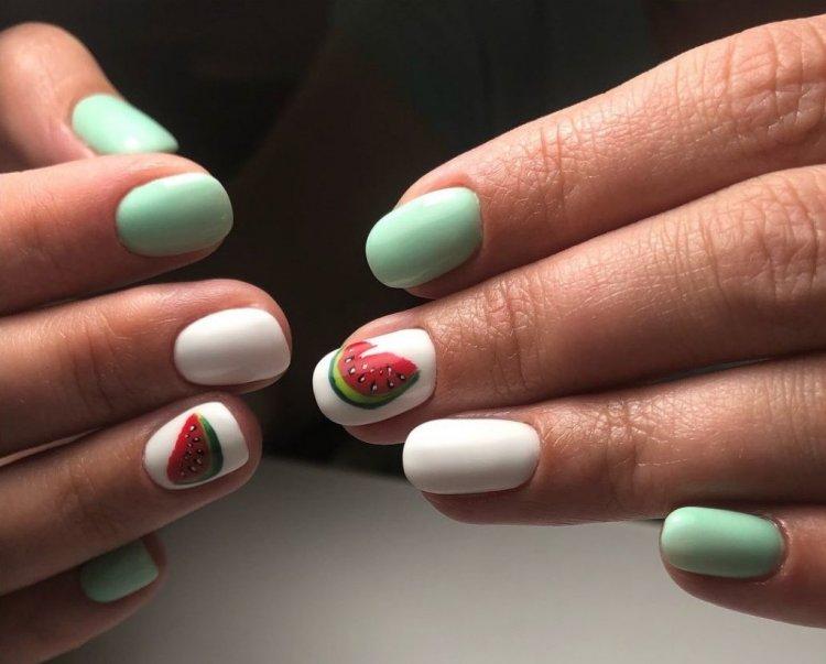 Manucure légère d'été 2020