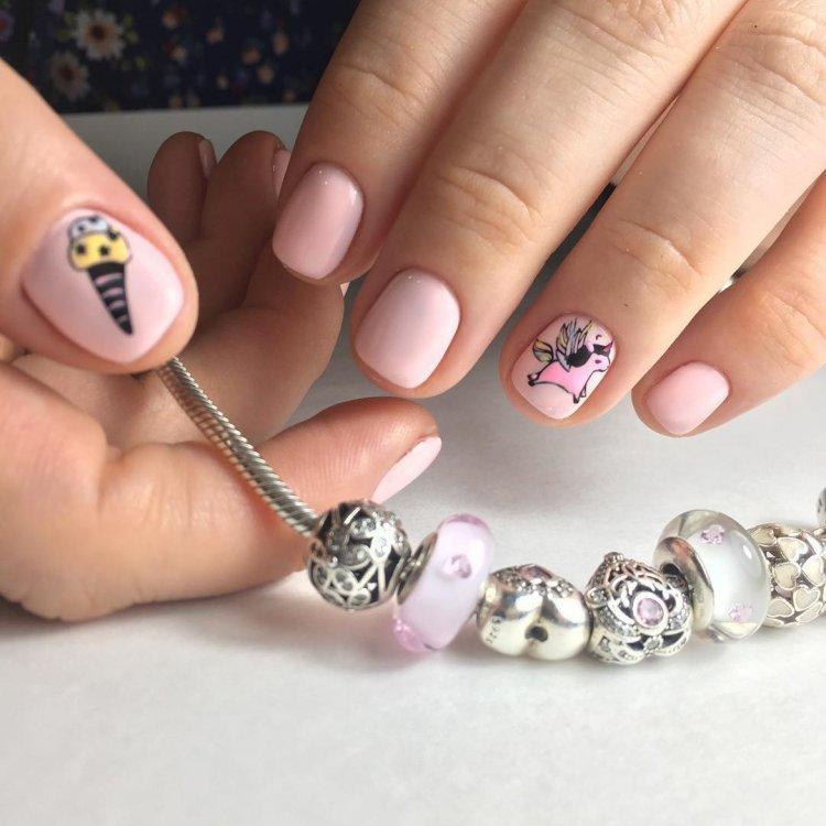 Manucure d'été 2020 pour ongles courts