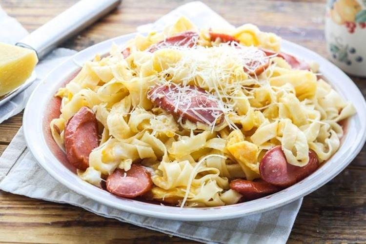 Pâtes au fromage et saucisses - recettes