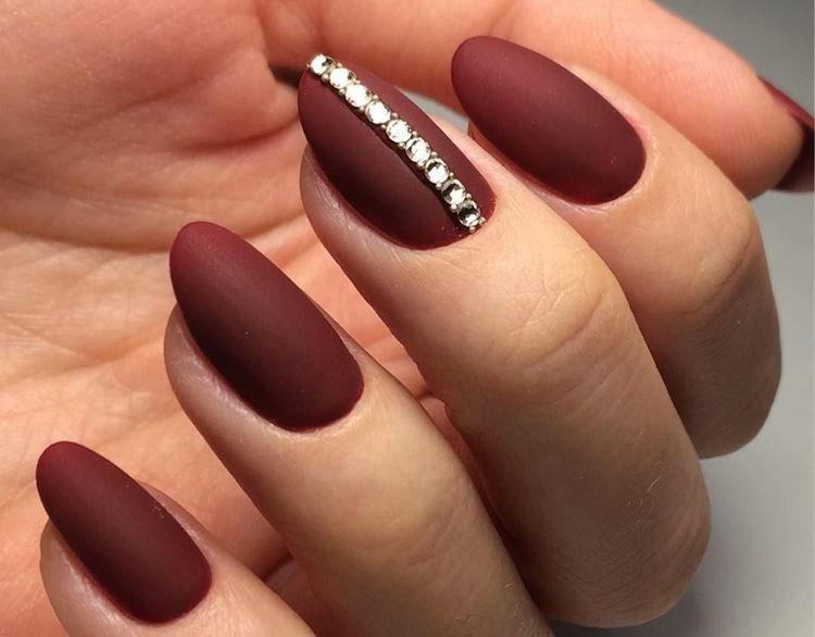 Couleurs à la mode en manucure 2020