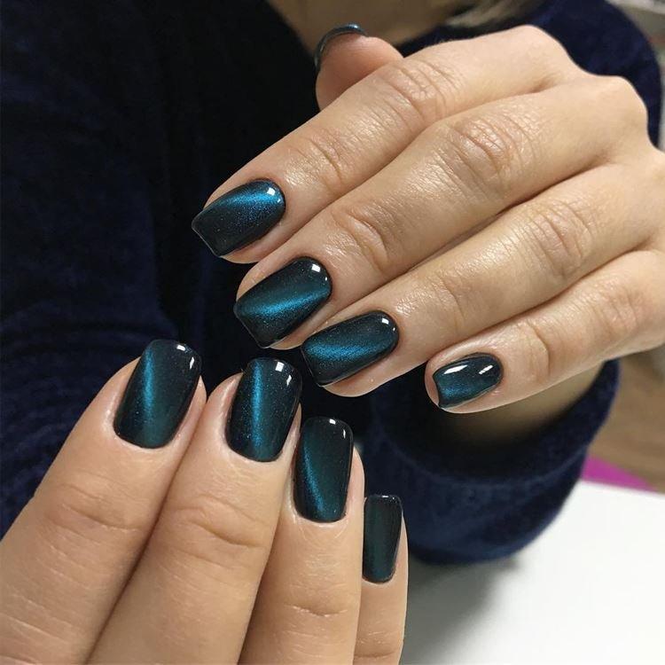 Manucure sombre 2020 - Tendances de la mode