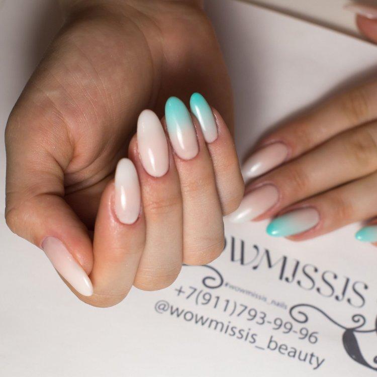 Français 2020 avec un dégradé - photo de manucure