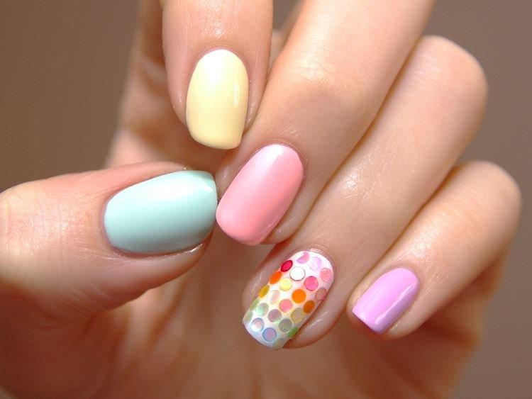 Manucure d'été pour ongles courts