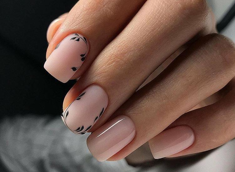 Manucure légère pour ongles courts