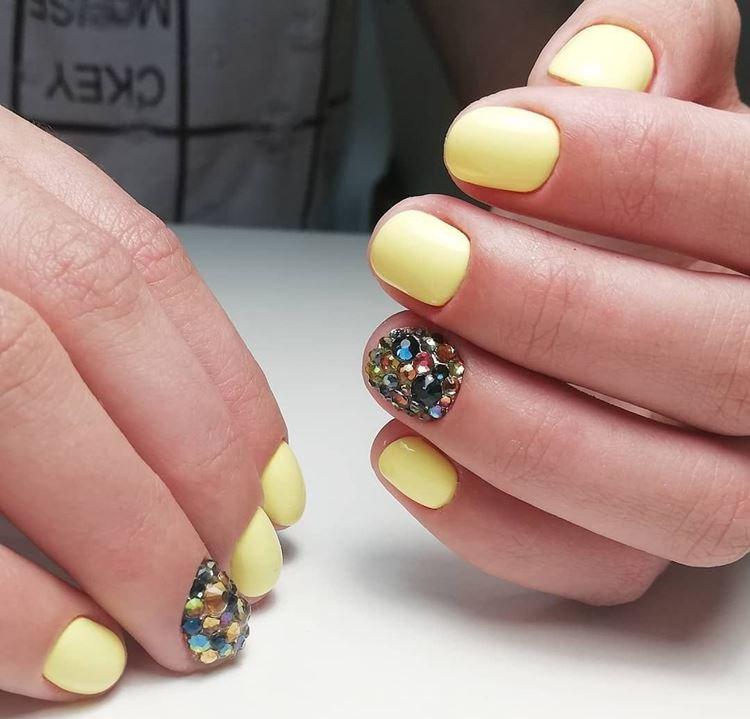 Manucure pour ongles très courts