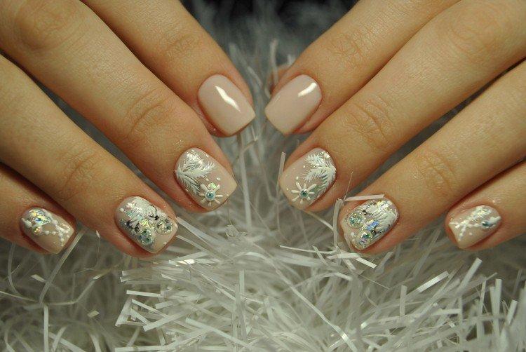 Manucure légère pour le nouvel an 2021