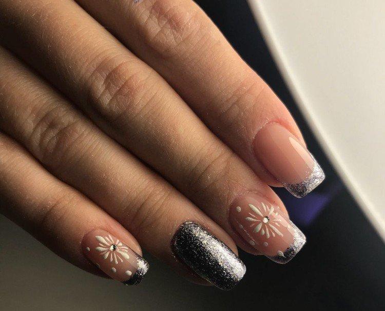 Manucure française pour le nouvel an 2021