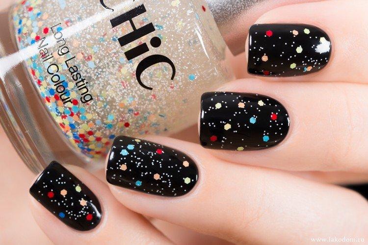 Manucure Confettis pour le Nouvel An 2021