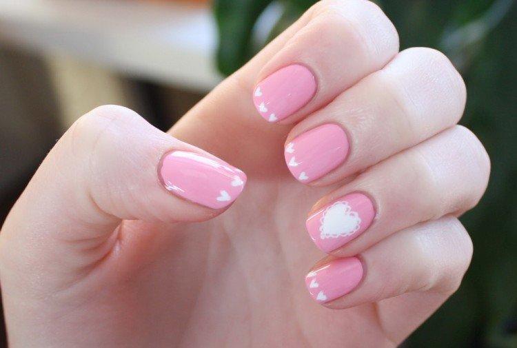 Rose romantique - Manucure à l'école pour ongles courts