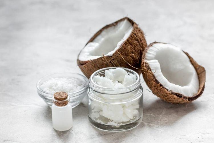 Masque capillaire à l'huile de coco et vitamine E