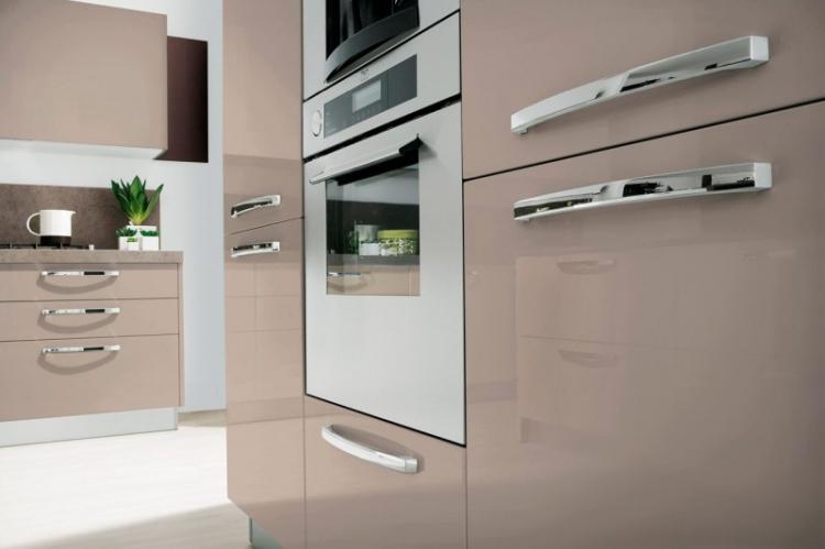 Fixation avec deux vis autotaraudeuses ou vis - Méthodes de fixation des poignées de meuble