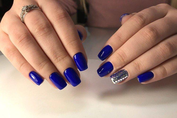 Bleu - Couleurs tendance de la manucure 2019-2020