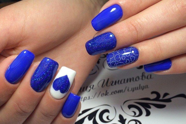 Bleu - Couleurs tendance de la manucure 2019-2020