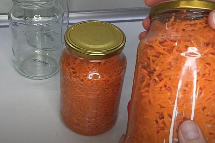 Carottes à la coréenne pour l'hiver dans des bocaux à la maison - une recette étape par étape avec une photo