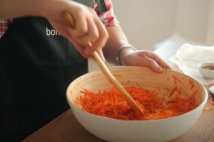 Carottes coréennes en 10 minutes à la maison - une recette étape par étape avec une photo