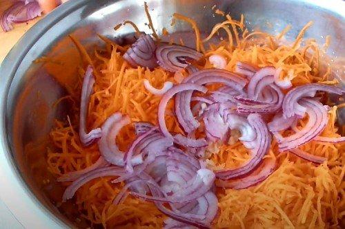 Carottes coréennes aux champignons à la maison - une recette étape par étape