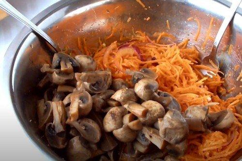 Carottes coréennes aux champignons à la maison - une recette étape par étape