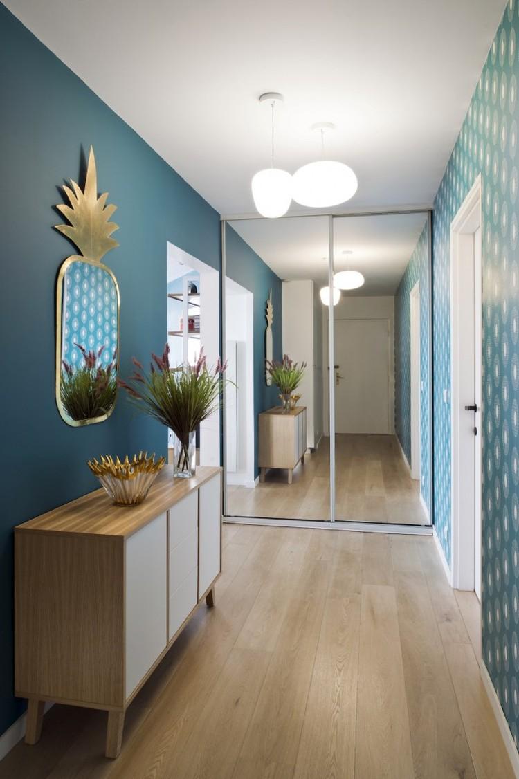 Plafonds tendus mats dans le couloir