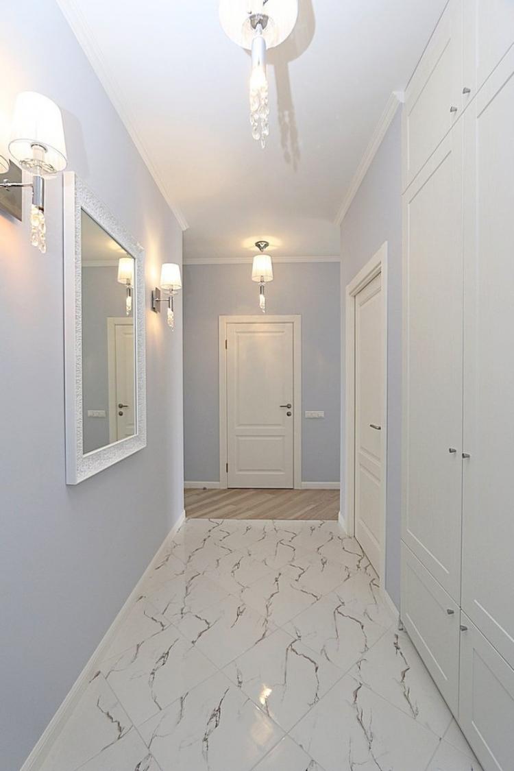 Plafonds tendus à l'intérieur du couloir - photo