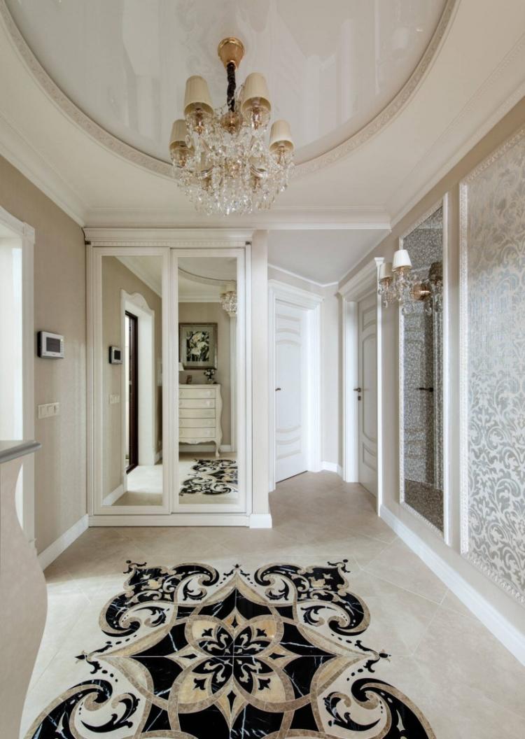 Plafonds tendus à l'intérieur du couloir - photo