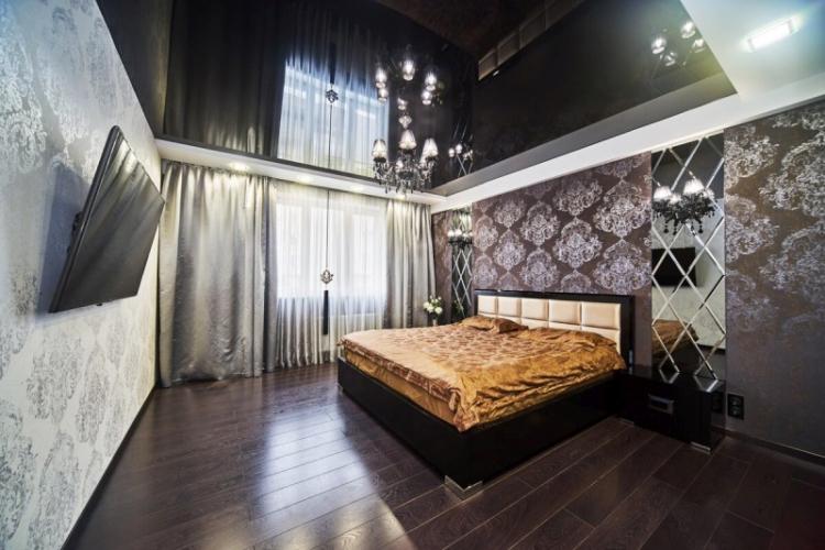 Plafond tendu dans la chambre - photo