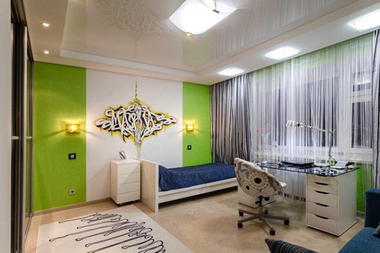 Plafonds tendus sur deux niveaux dans la chambre des enfants