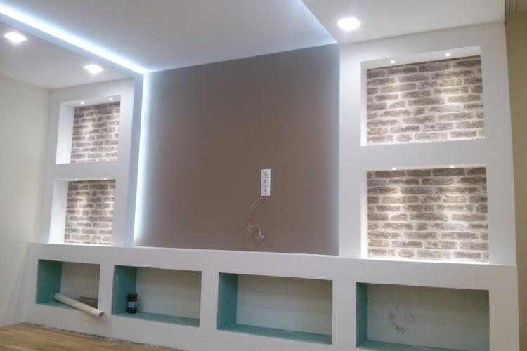 Illumination d'une niche en plaques de plâtre pour un téléviseur