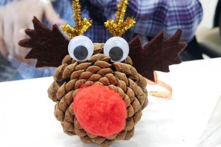 Petits animaux du Nouvel An à partir de cônes - Bricolage pour les enfants
