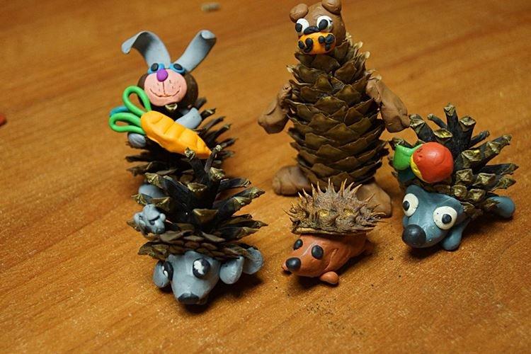 Artisanat du Nouvel An à partir de cônes pour enfants - photos et idées