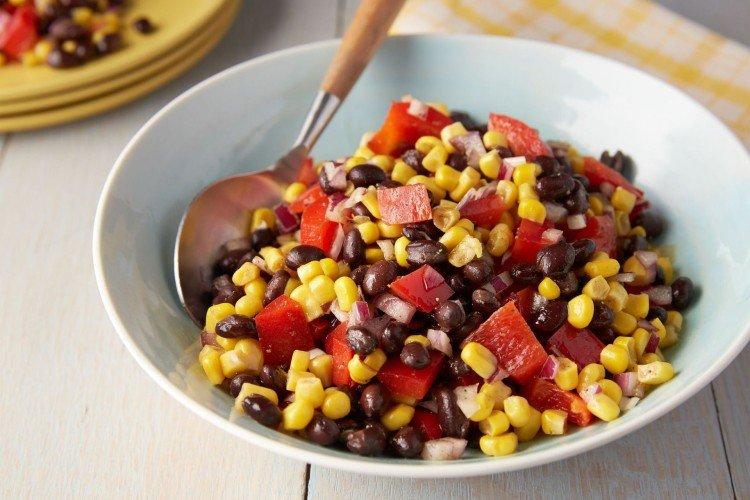 Salade de maïs épicée - Salades du Nouvel An sans recettes de mayonnaise