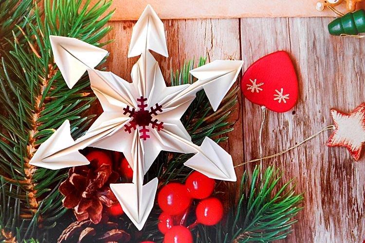 Flocon de neige en papier volumétrique DIY - photos et idées