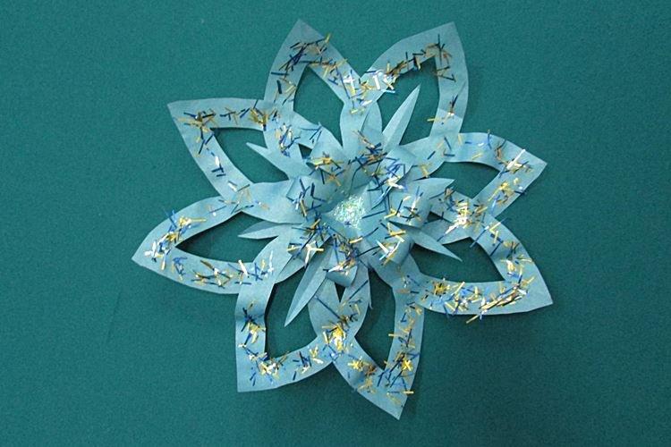 Flocon de neige en papier volumétrique DIY - photos et idées