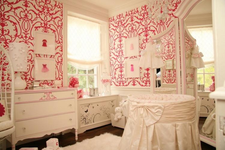 Papier peint pour une chambre d'enfant dans un style classique