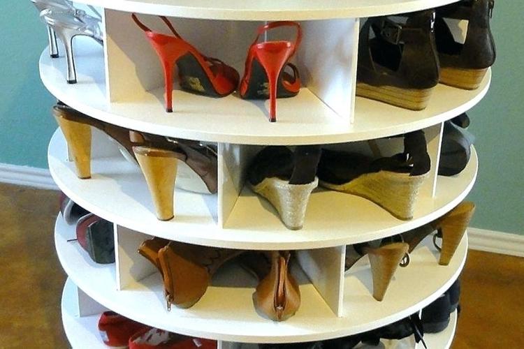Étagère à chaussures rotative à faire soi-même dans le couloir