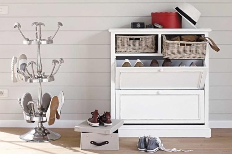 Étagère à chaussures dans le couloir - idées de photos