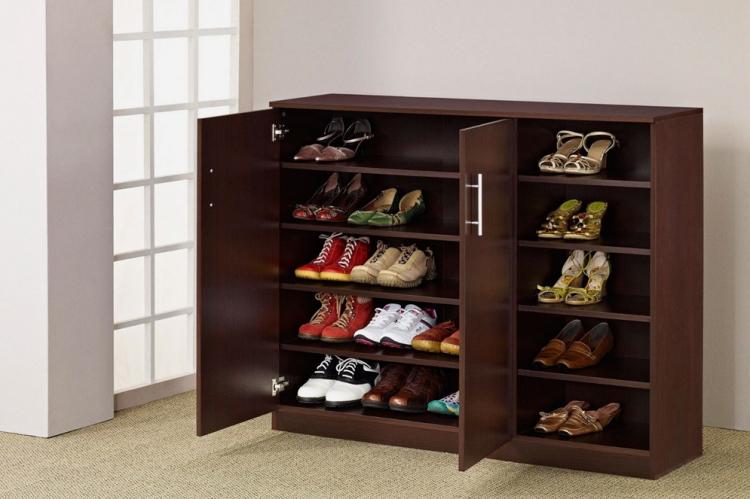 Étagère à chaussures dans le couloir - idées de photos