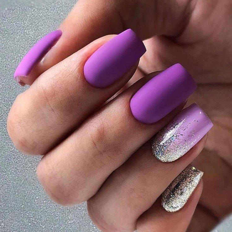 Ombre sur les ongles avec des paillettes - photo